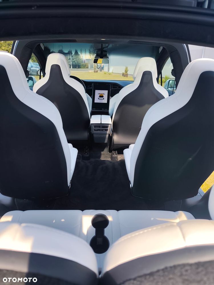 Tesla Model X - 17