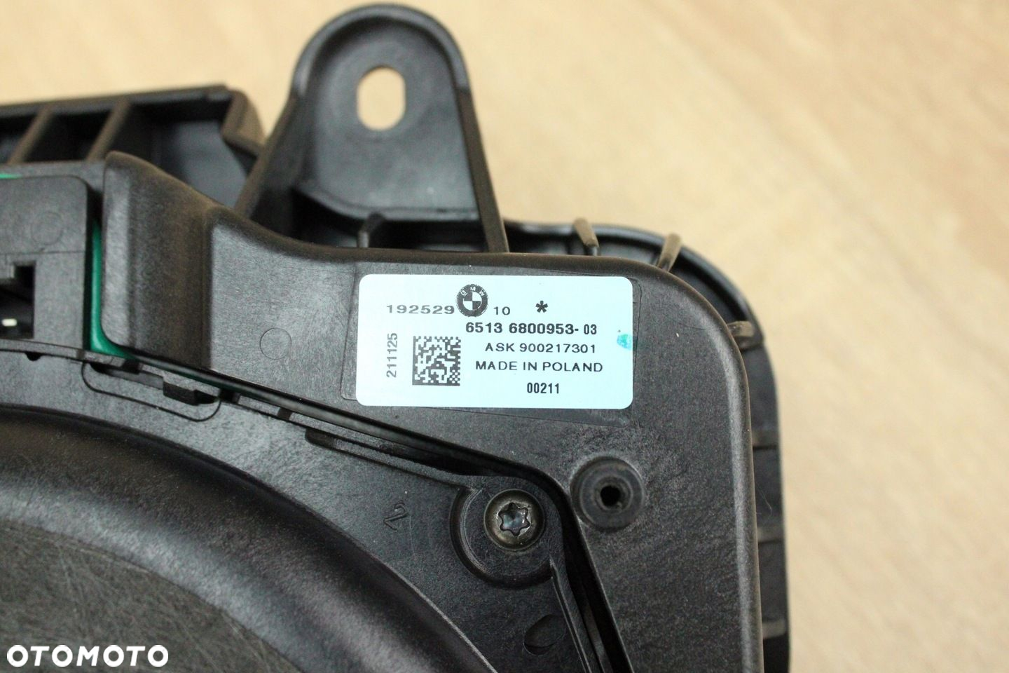 ORYGINALNY GŁOŚNIK PODŁOGI NISKOTONOWY LEWY BMW G30 G11 6800953 34km - 3