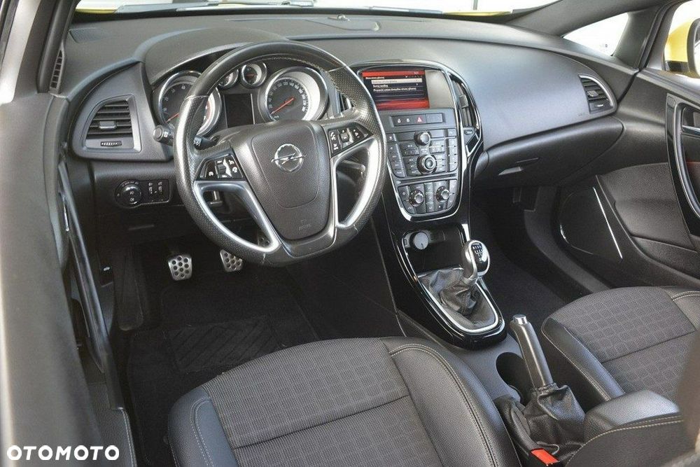 Opel Astra IV GTC 1.4 T Sport - 11