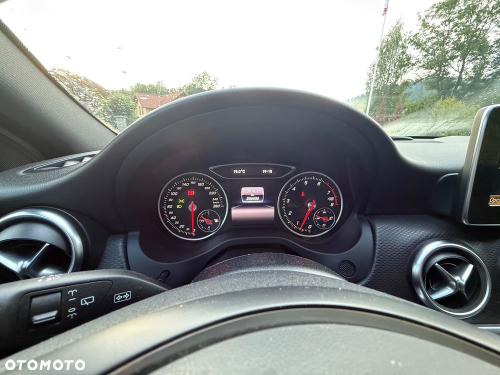 Mercedes-Benz Klasa A 180 (BlueEFFICIENCY) - 11