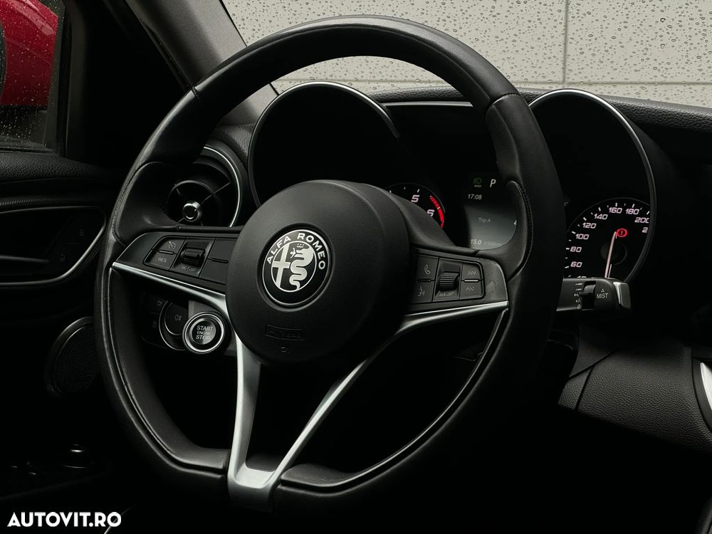 Alfa Romeo Giulia 2.0 Turbo AWD AT8 Veloce - 19