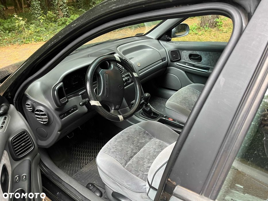 Renault Laguna 1.8 RN - 11
