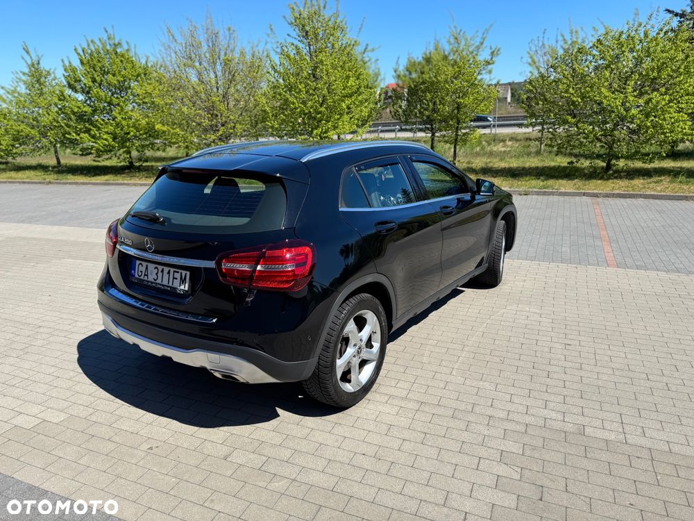 Mercedes-Benz GLA 200 7G-DCT - 10