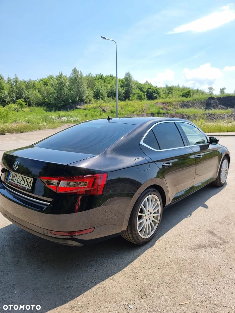 Skoda Superb 2.0 TDI Ambition DSG - 6