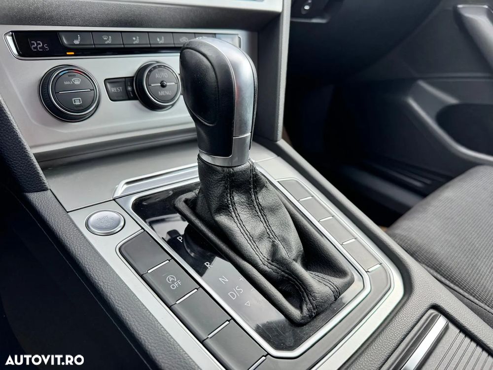 Volkswagen Passat - 21
