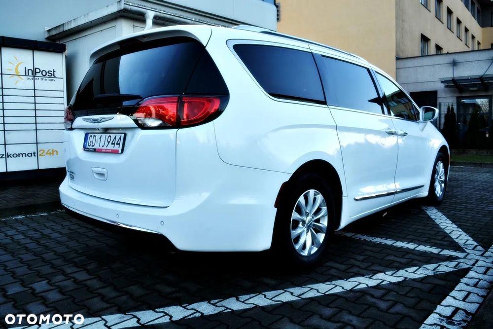 Chrysler Pacifica - 3