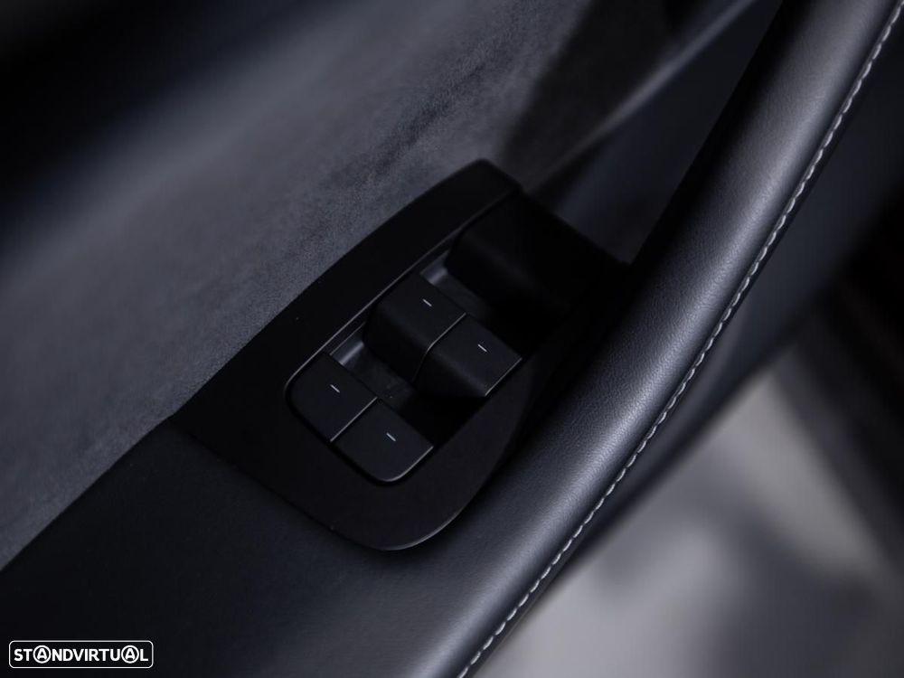 Tesla Model Y Performance Dual Motor AWD - 18