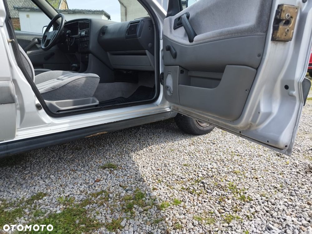 Volkswagen Passat 2.0 GL - 13