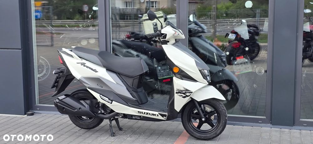 Suzuki Avenis - 3