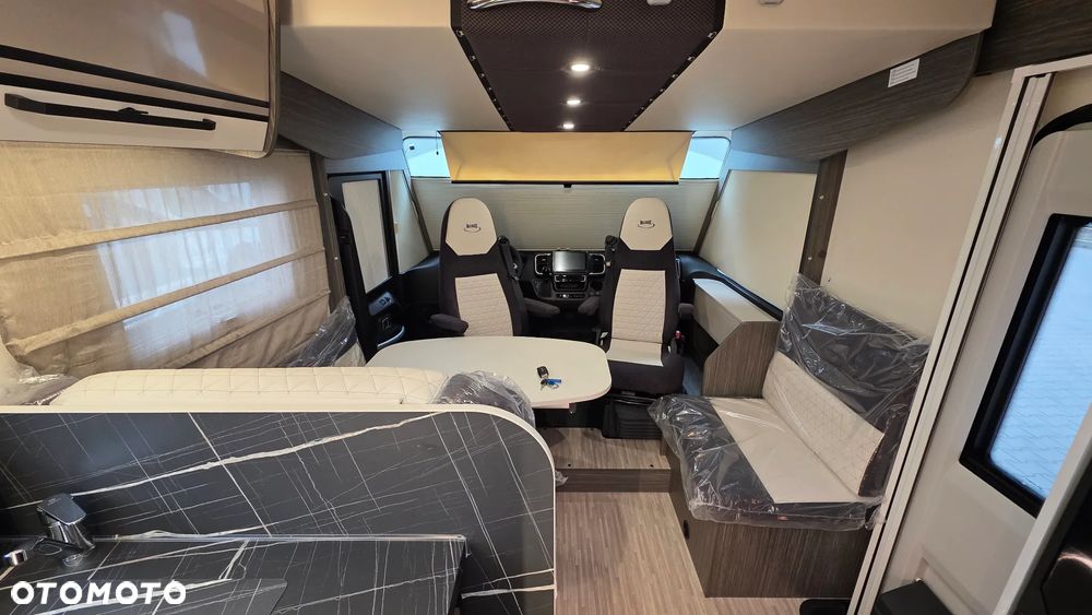 McLOUIS NEVIS 879 - INTEGRA - KAMPER - 11