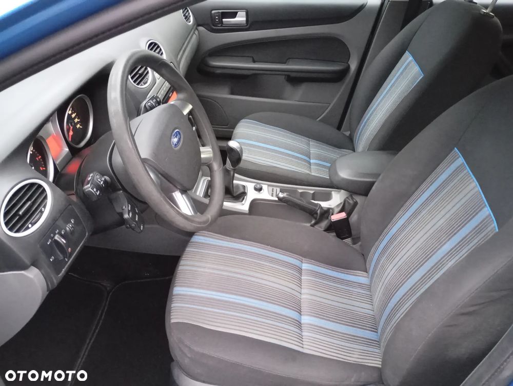 Ford Focus 1.6 16V Trend - 28