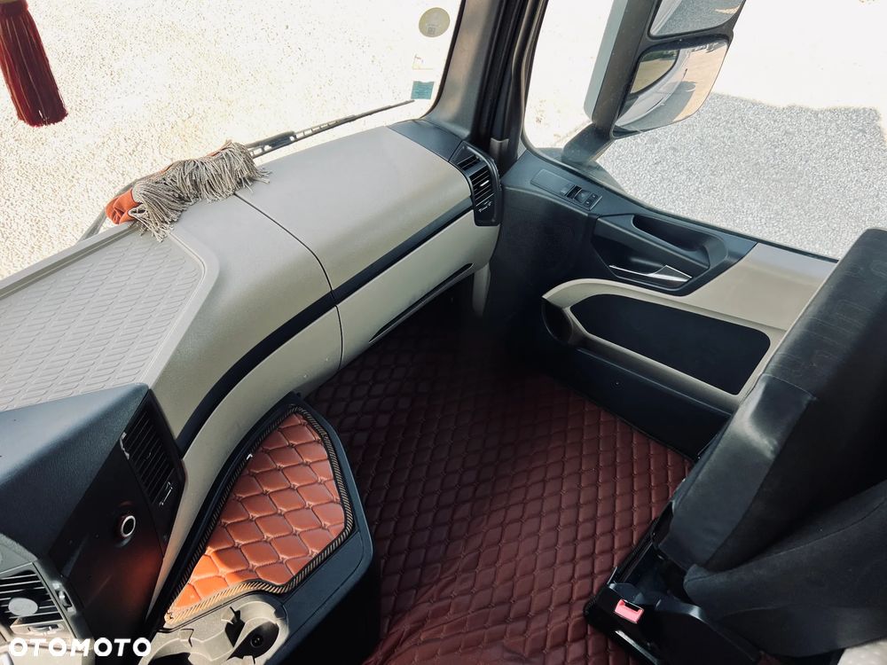 Mercedes-Benz Actros - 14