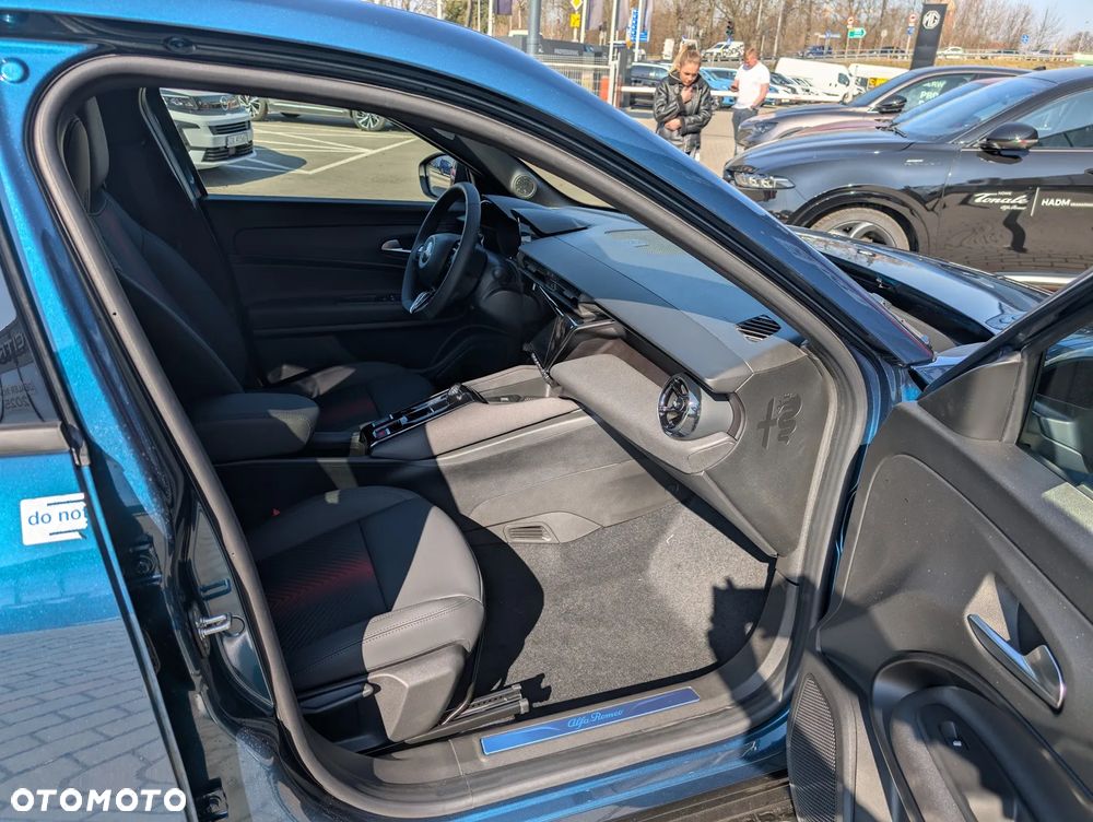 Alfa Romeo Junior 1.2 mHEV Ti eDCT - 9