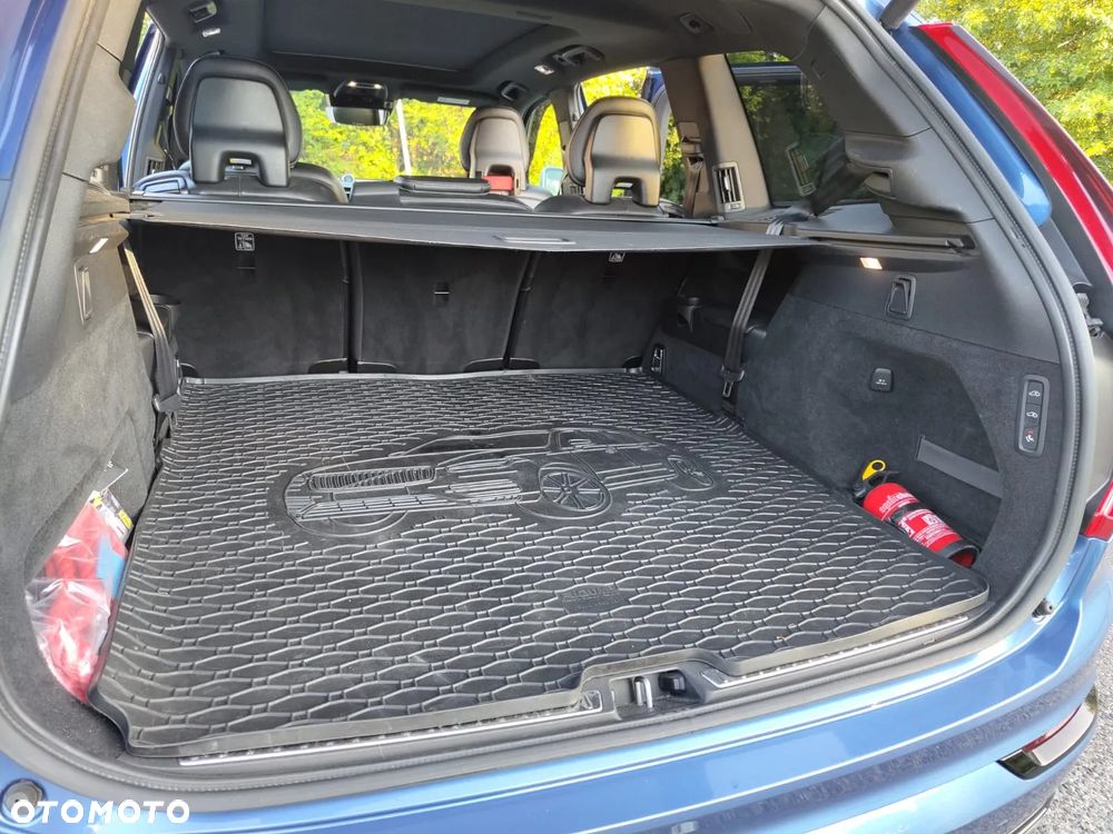 Volvo XC 90 T8 AWD Plug-In Hybrid R-Design 7os - 13