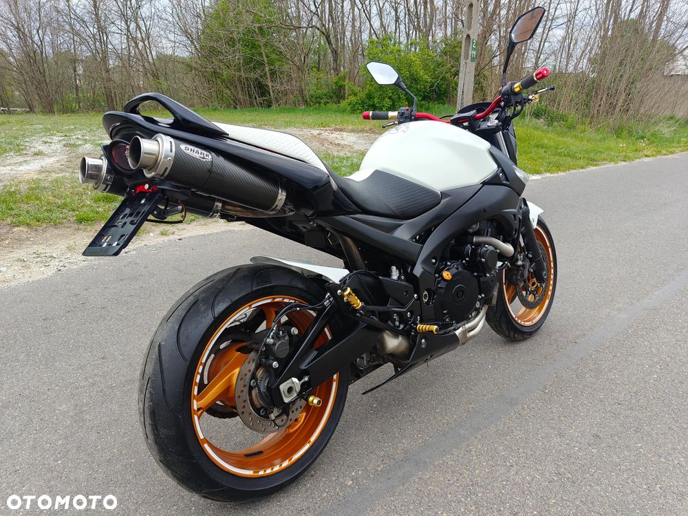 Suzuki GSR - 7