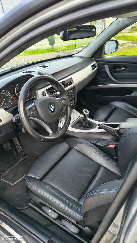 BMW 318 d - 12