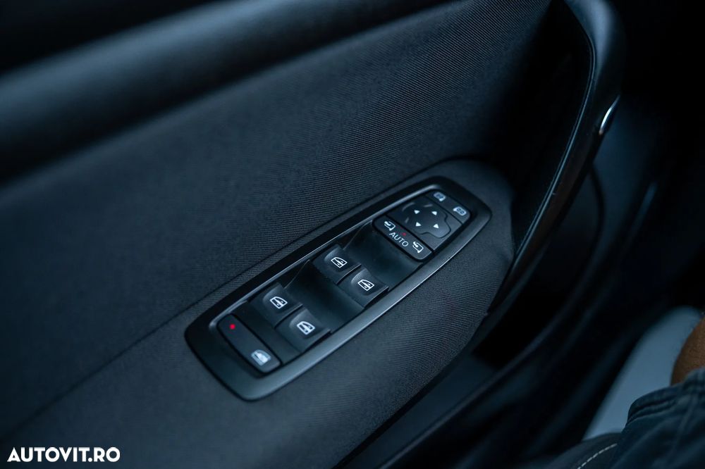 Renault Megane BLUE dCi 115 EDC BUSINESS EDITION - 31