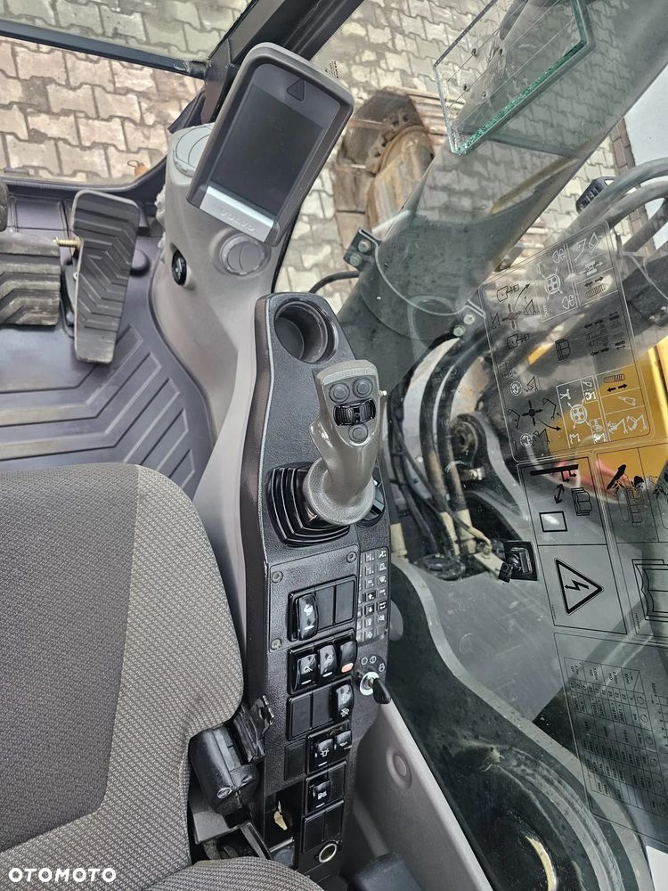 Volvo EC 300DL - 10