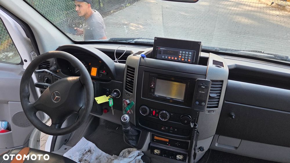 Mercedes-Benz Sprintar 516 - 11