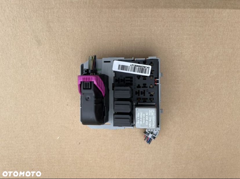 93363150 skrzynka bezpieczników przekaźników Opel meriva a