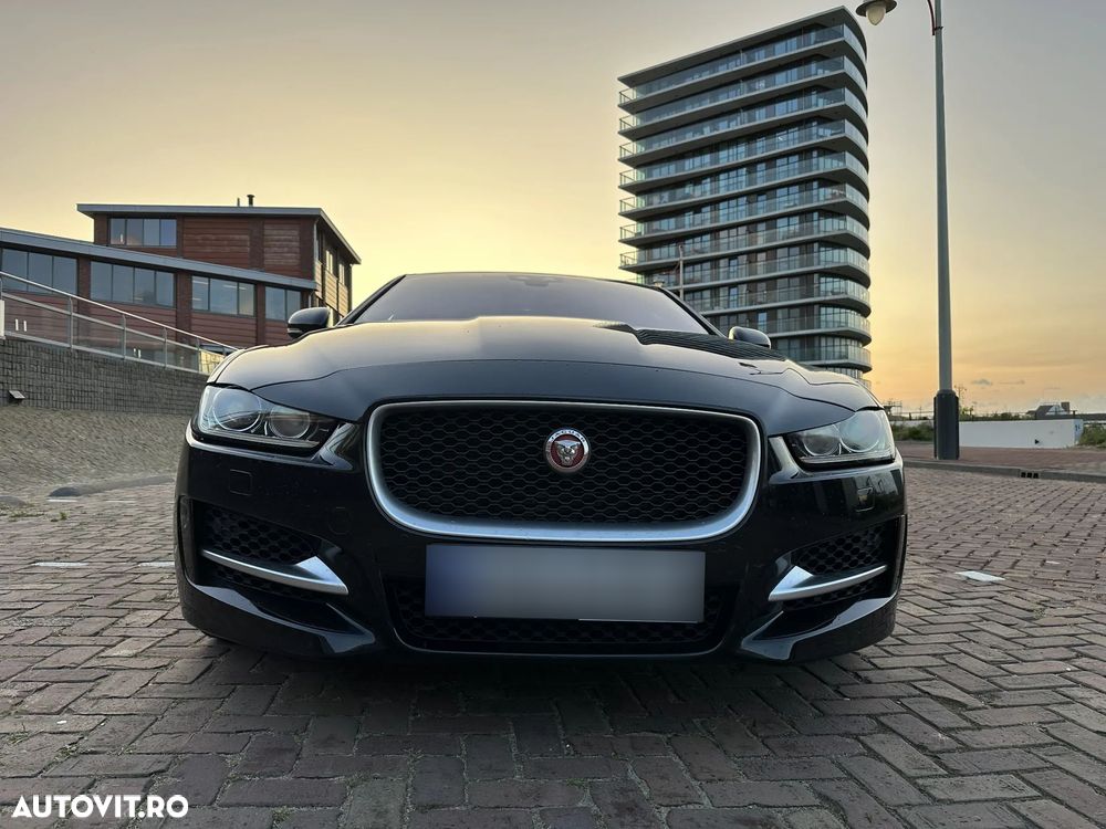 Jaguar XE 2.0 Portfolio - 12