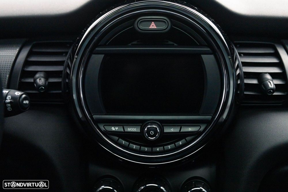 MINI 5 Portas Cooper D Auto - 35