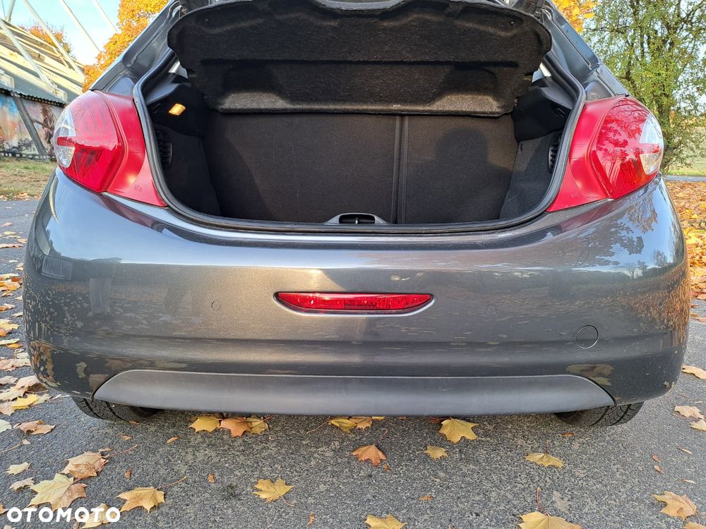 Peugeot 208 - 11