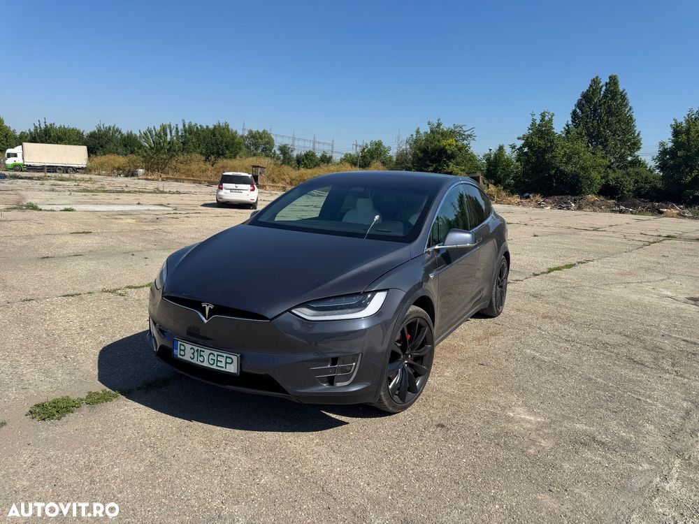 Tesla Model X - 4