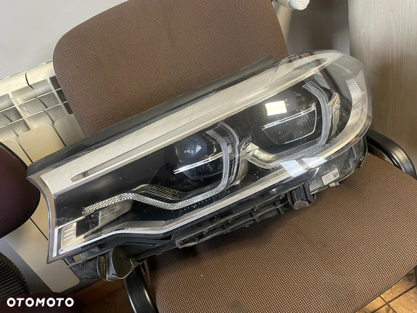 BMW G30 Lampa reflektor lewy igła 8499121