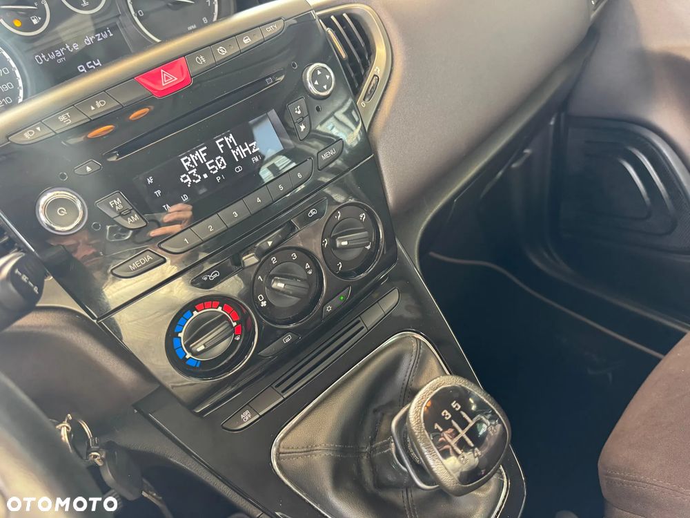 Lancia Ypsilon Y 1.2 8v Gold - 19