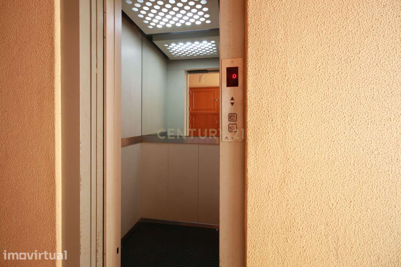 Apresento-lhe um acolhedor apartamento para arrendar em Rio de Mouro, - Grande imagem: 4/23