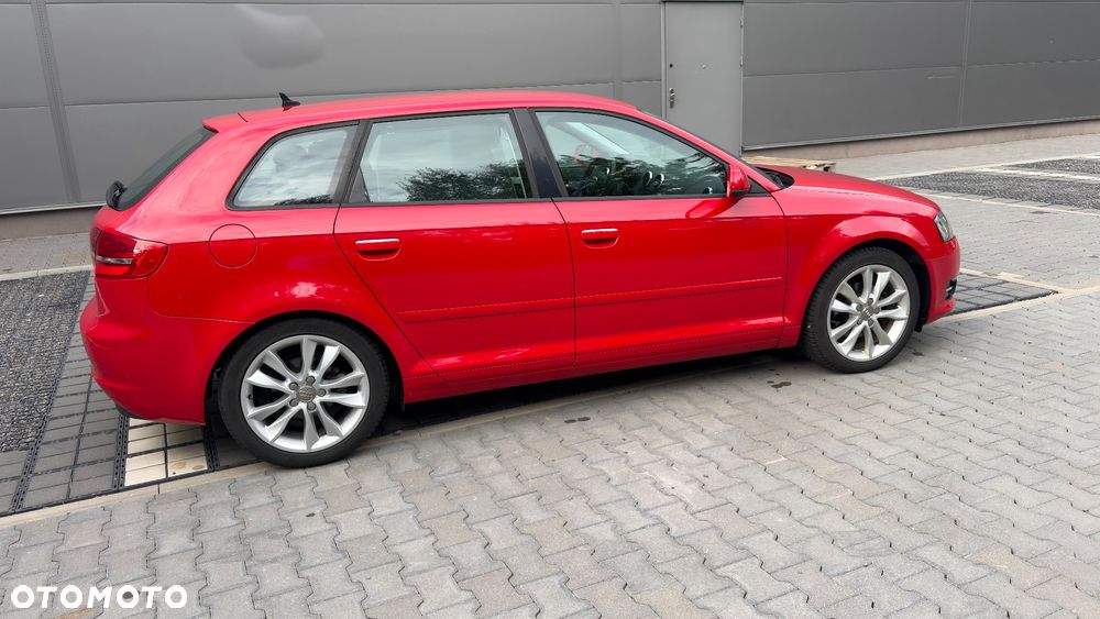 Audi A3 Sportback 1.6 TDI DPF S line Sportpaket - 4