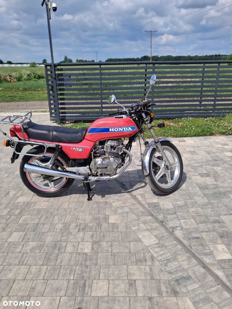 Honda CB - 1