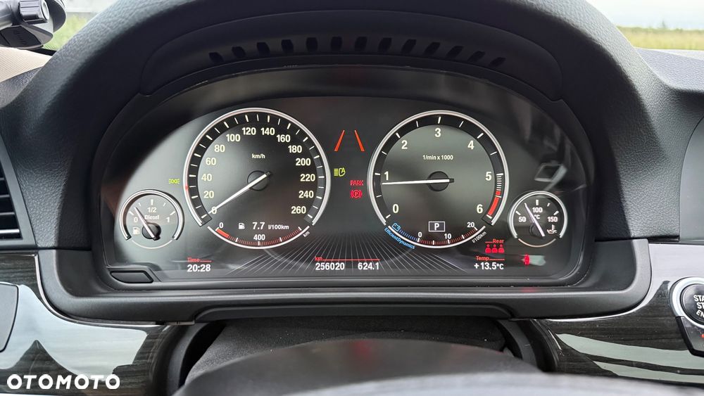BMW Seria 5 525d - 11
