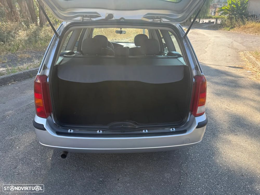 Ford Focus 1.4 Ambiente - 22