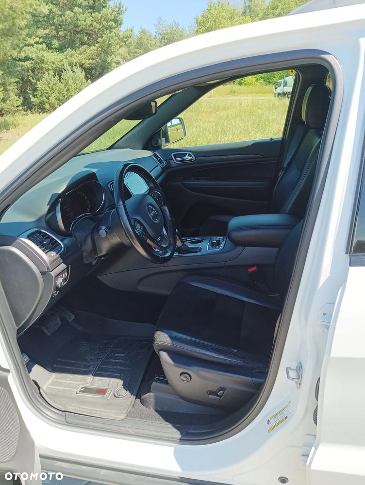 Jeep Grand Cherokee - 12