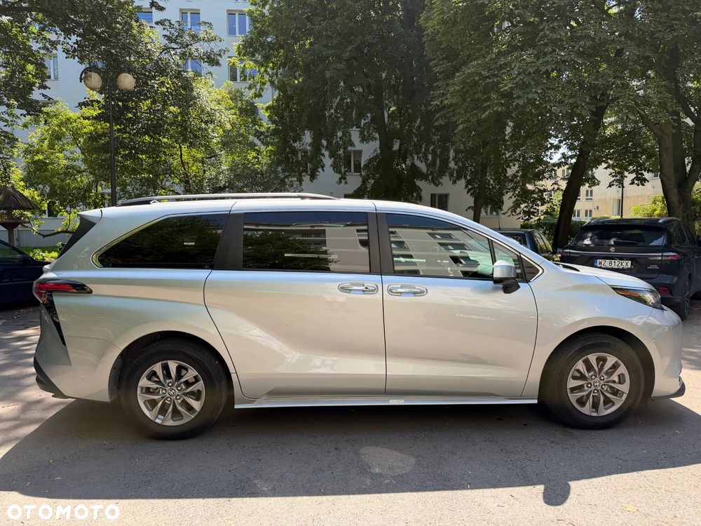 Toyota Sienna - 3