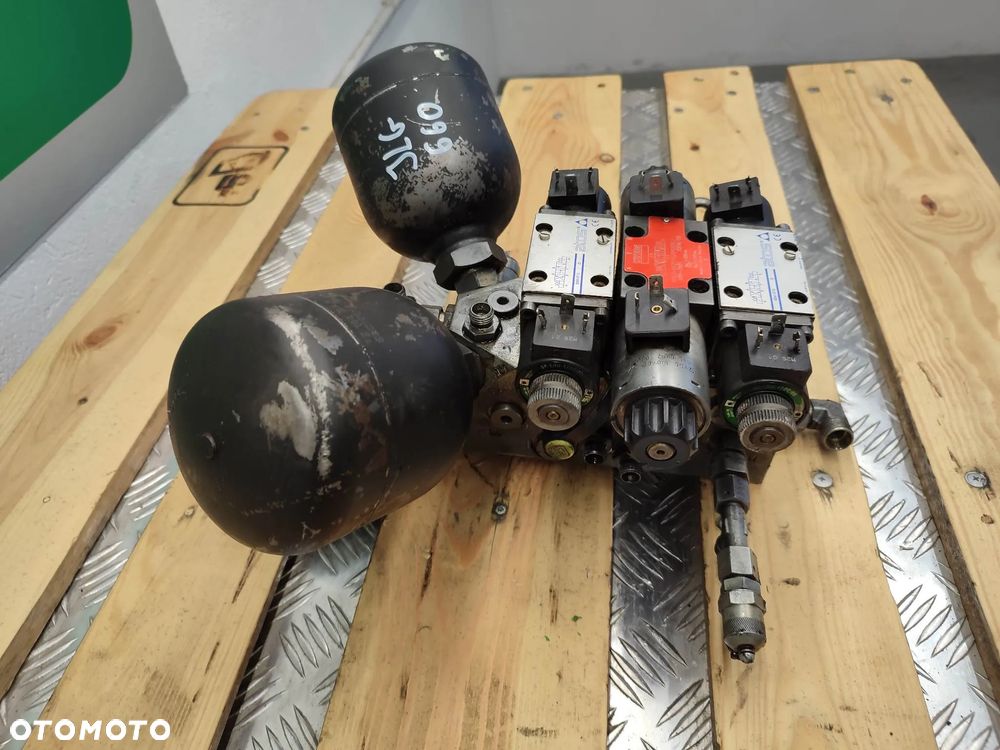 Blok hydrauliczny JLG 660 (RPE3-063Y1101200E1) - 5