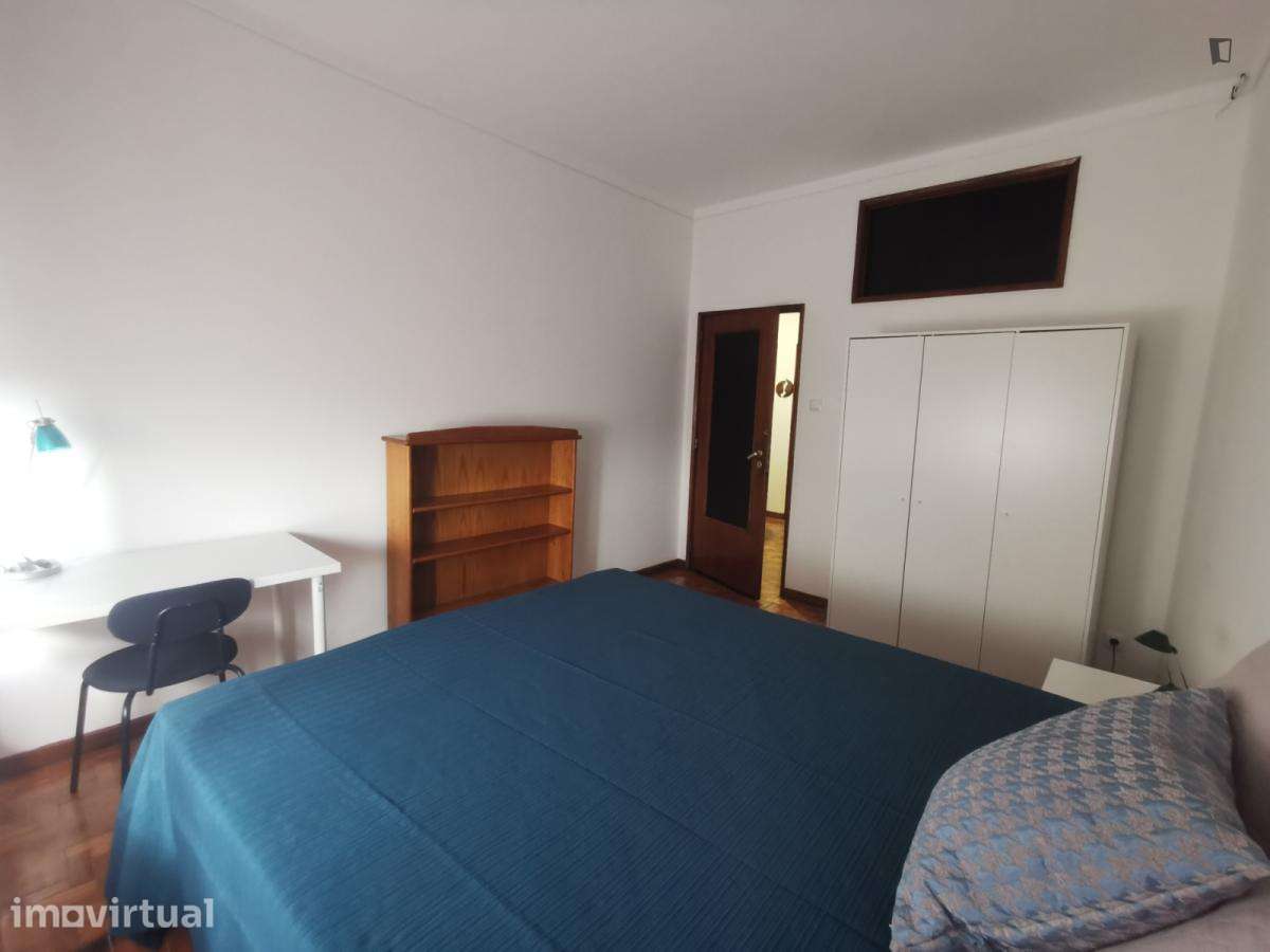 Quarto - localizado em Santo Ildefonso Porto - Grande imagem: 3/24
