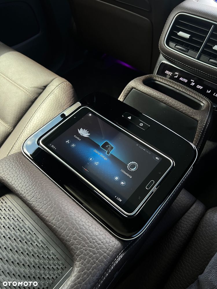 Mercedes-Benz GLS - 32