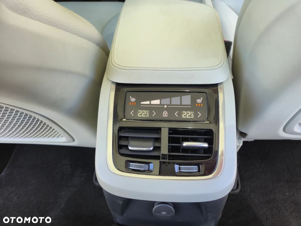 Volvo XC 90 T8 AWD Ultra Bright - 27