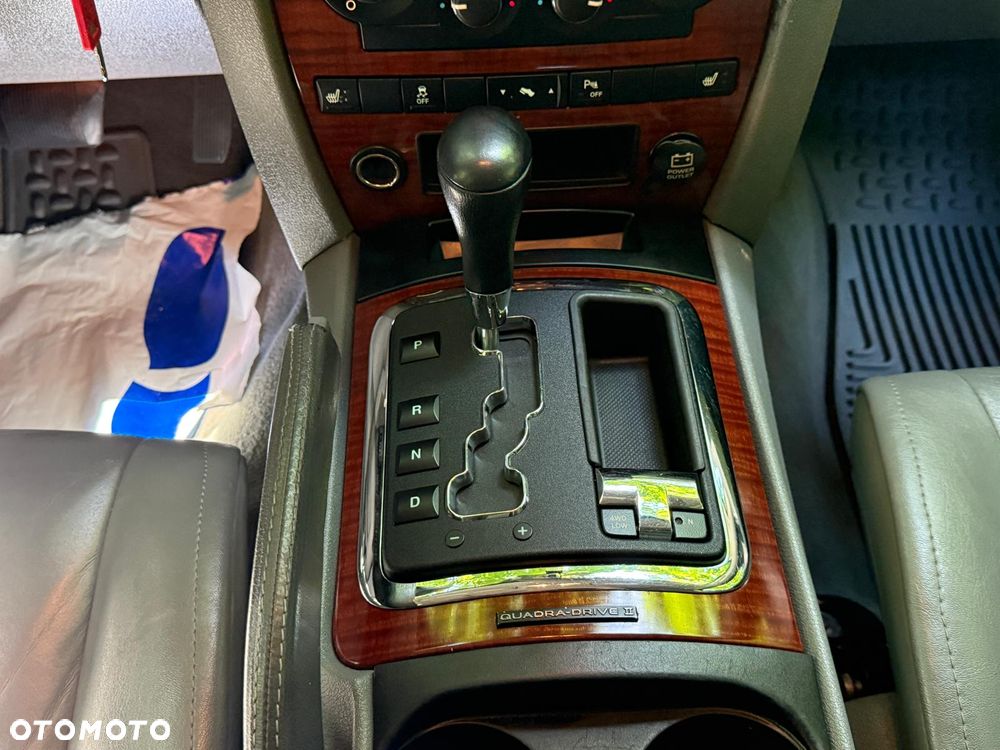 Jeep Grand Cherokee - 30