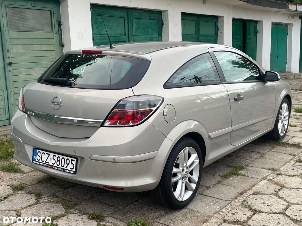 Opel Astra GTC 1.4 Cosmo - 3