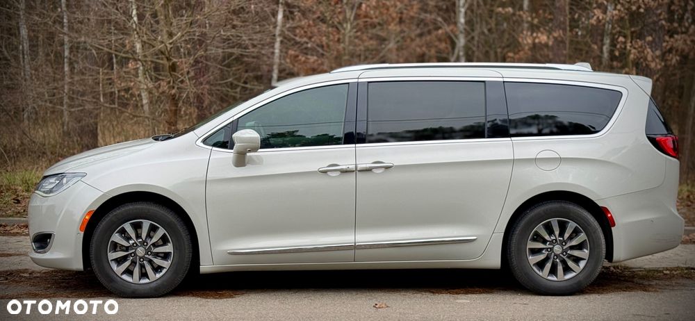 Chrysler Pacifica - 10