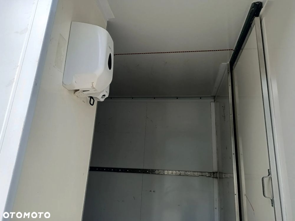 Iveco 70C18 Kontener Winda Boczne Drzwi Niski Przebieg - 14