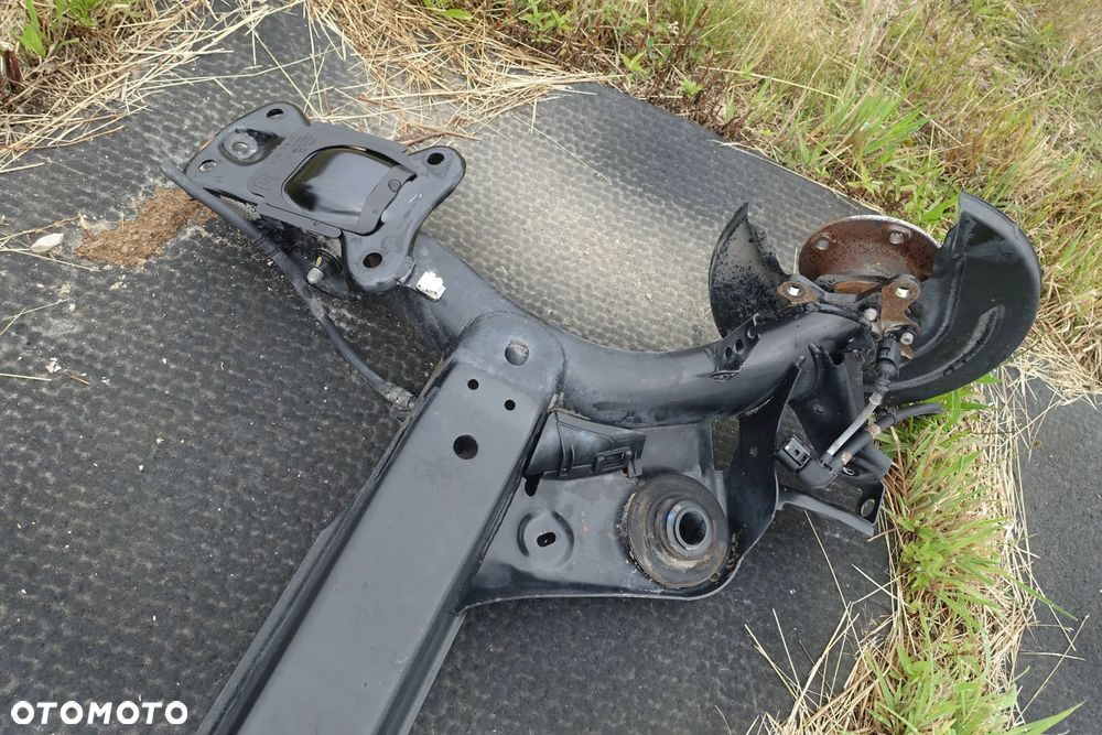 BELKA TYLNA OŚ VW GOLF VII HB 16r. 5Q0501049BB - 4