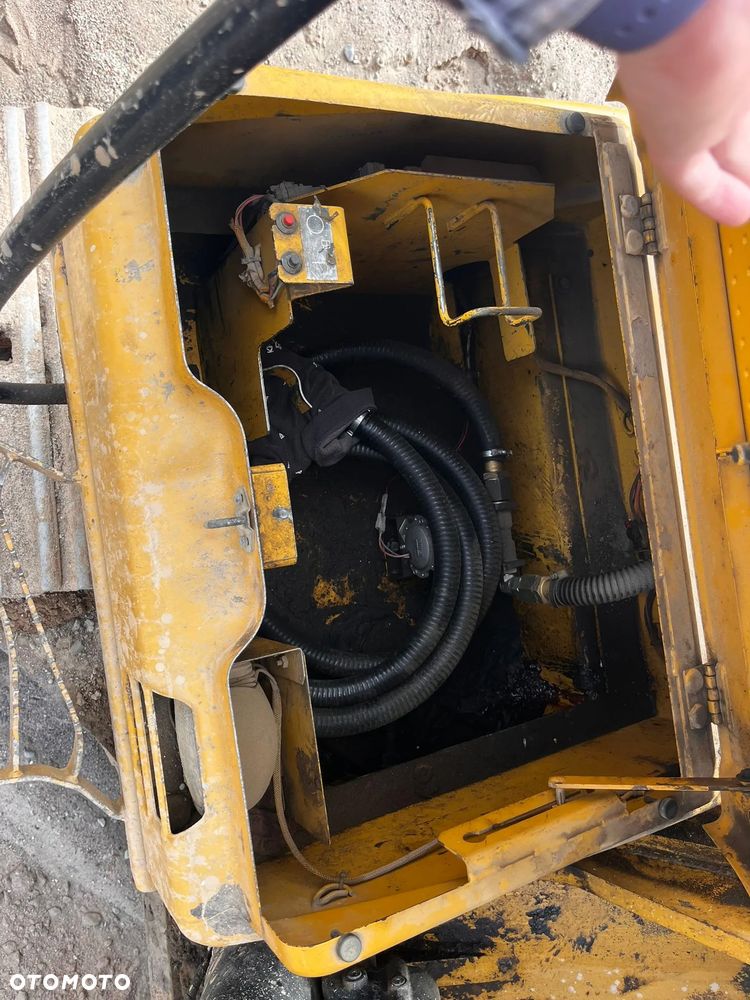 Caterpillar 323DL - 10
