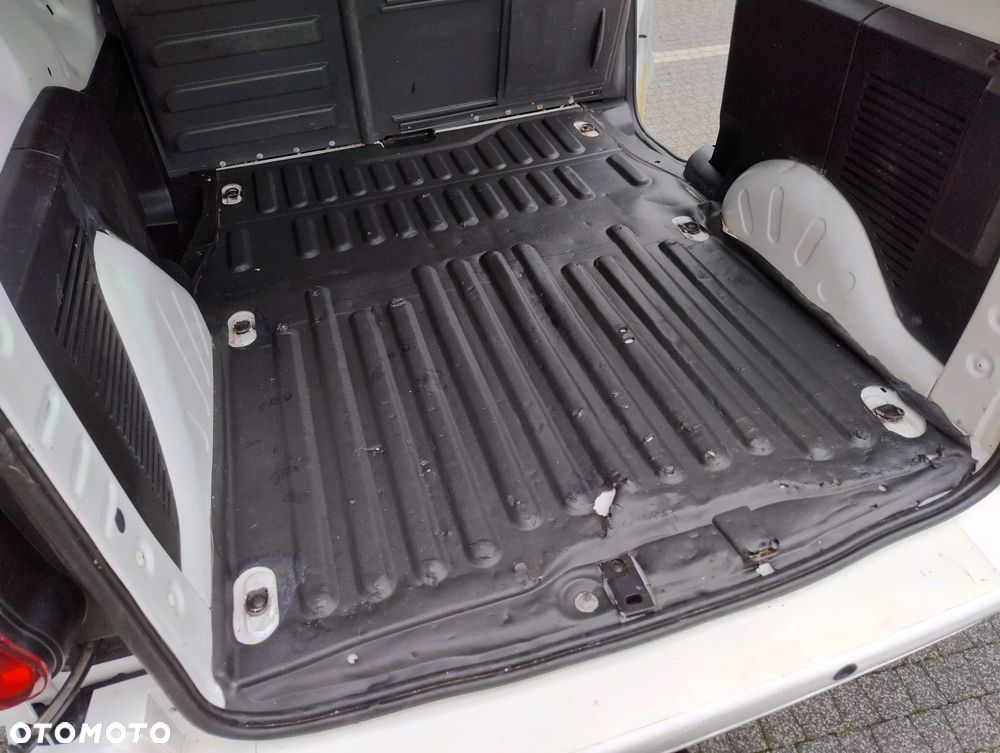Peugeot PARTNER PO LIFT 1.6 HDI (90KM) 5-BIEGÓW KLIMA TEMPOMAT TABLET STAN IDEALNY FULL OPCJA BEZWYPADKOWY SERWIS KM NIE MA RDZY ! ! ! - 23