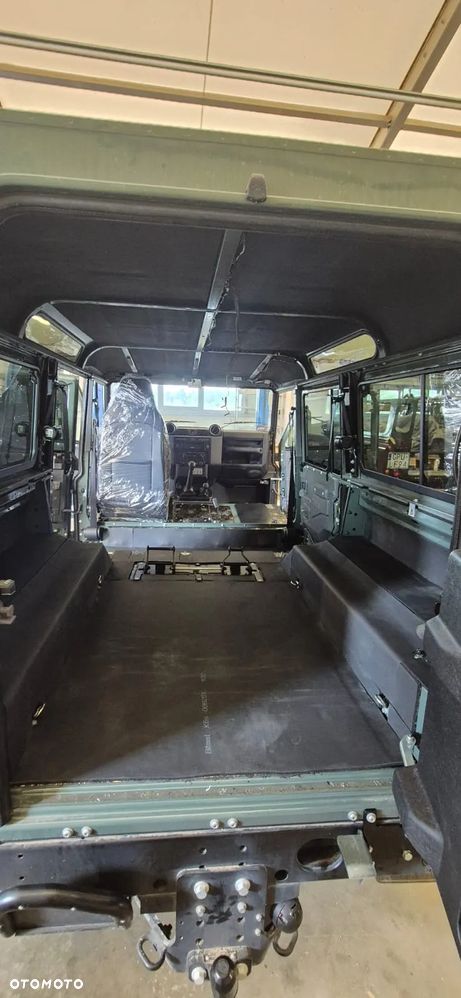 Land Rover Defender 2.2 TD4 SE - 35