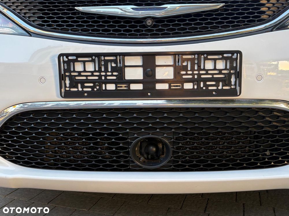 Chrysler Pacifica - 4